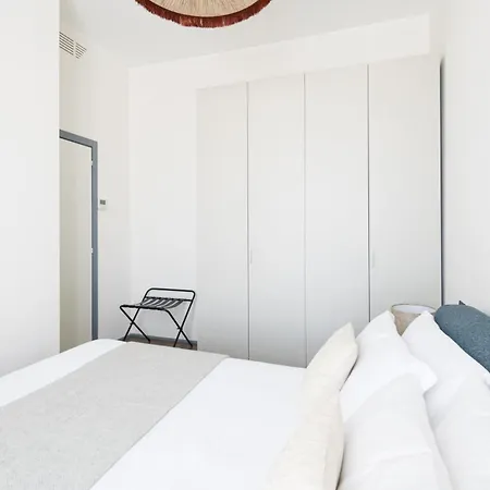 Easylife - Con Terrazzo Vicino Duomo Daire Milano