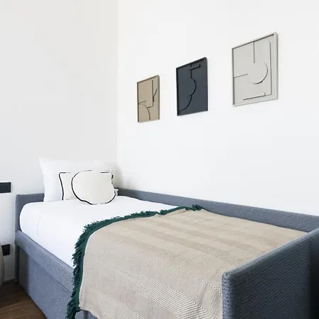Easylife - Con Terrazzo Vicino Duomo Daire Milano